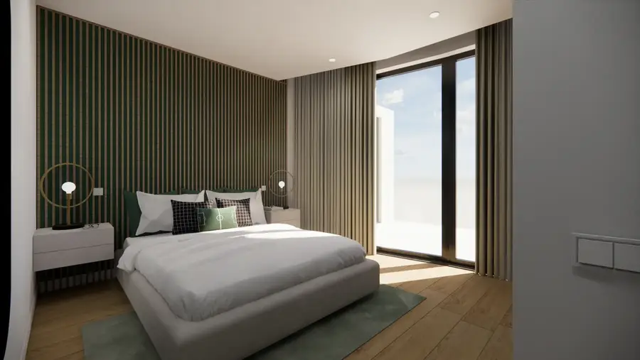 Quarto com parede de madeira e roupa verde